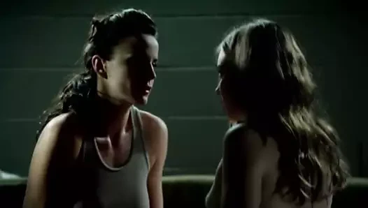 Femme fatales cezaevi seks sahnesi müzik yok