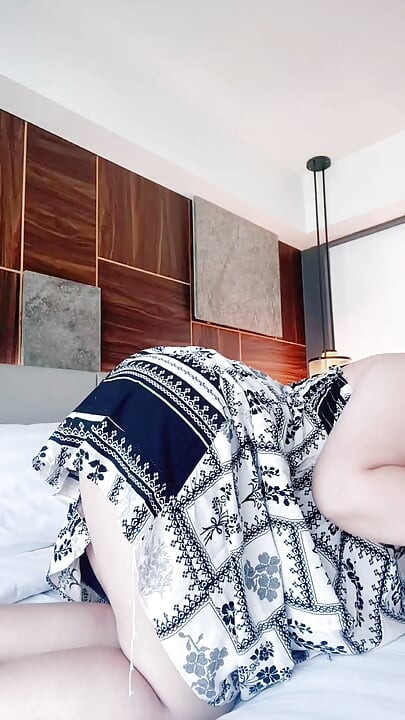 Young aunty smooth body seductive pose