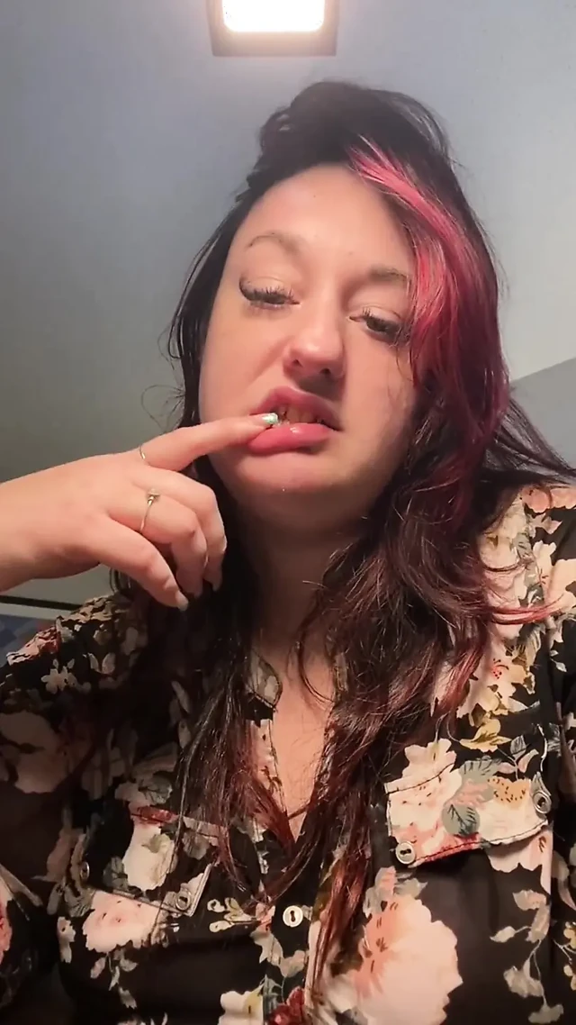 Baştan çıkarıcı iri güzel kadın rootbeer chug ve bella blast tarafından geğirme