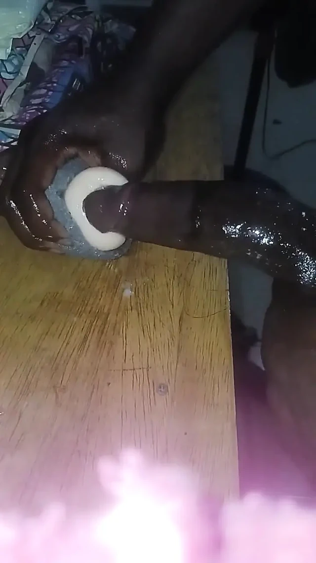 Büyük yaraklı azgın öğrenci hayali amcığını derinden itiyor