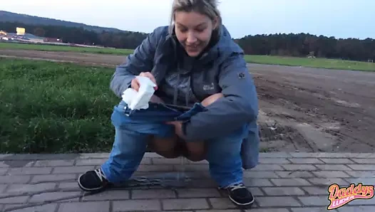 Kıllı amcık kamu l babanın sürtük işiyor