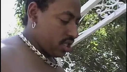 Güzel kaba abanoz bebek parkta bankta siyah çük sürmek