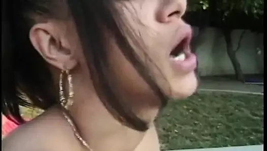 Azgın çift dalış tahtasında vahşi seks yapıyor