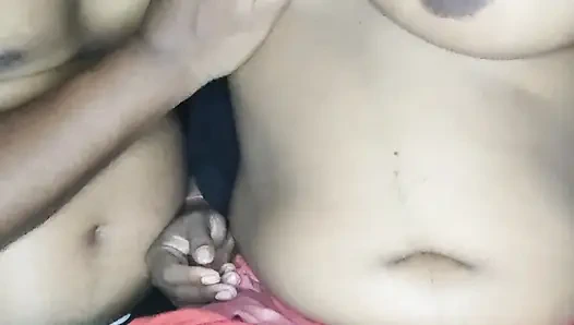 Ev hanımı koca seksi hintli kızı sikiyor