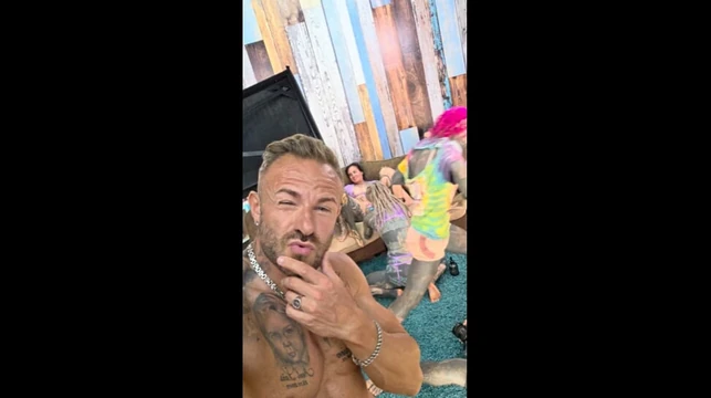 За камерой: что действительно идет вниз