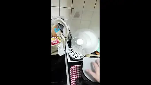 işten eve geldikten sonra vücut geliştirmeci üvey annemle büyük bir sikiştim.