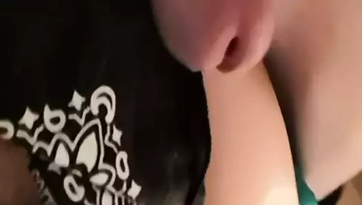 İsviçre kız gözleri bağlı emmek horoz