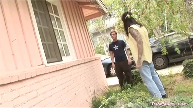 Cougar Teri Weigel uses her huge boobs to seduce the gardener