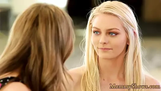 Busty milf parmak ona üvey kız am