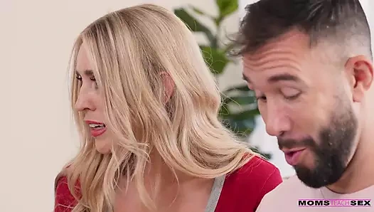 Giving Them Every Inch of My Christmas Spirit - S20:e10