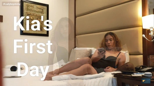 Genç bir ladyboy döküm video sıcak ve viral gider