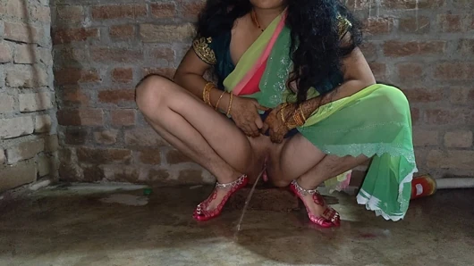 Mera friend ghar aya our Mai use apne bedroom me le gayi