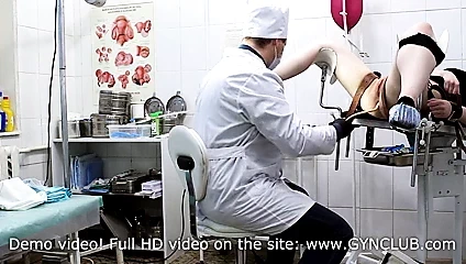 Tatlı jinekolog sınav ve orgazm