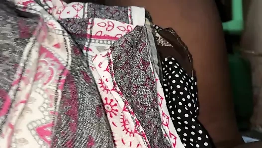 Daha büyük götlü Hintli köylü kız