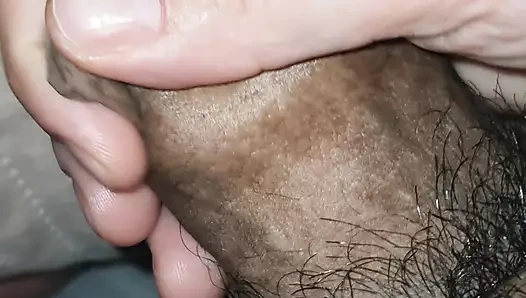 Üvey anne üvey oğluna yatakta mini yarakla mastürbasyon yapıyor