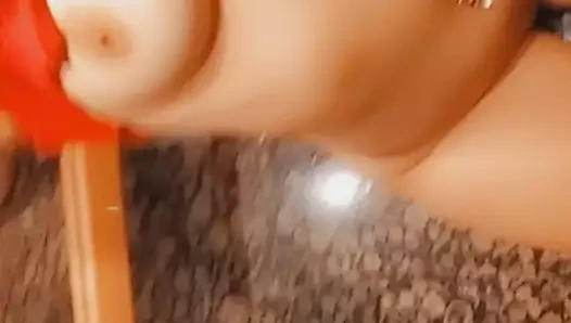 Hızlı sohbet premium'da kırmızı iç çamaşırlı seksi!