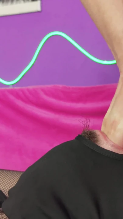 Kölenin ağzı dildo sahibi oluyor bölüm 2: anal kendini sikiyor, götten ağza ve göt yalama | Klip 1