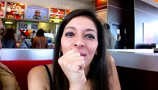 Latin kadını anal sikiş için aldı