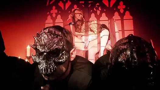 Diana Gold ve Cindy Behr ile grup seks azgın ve sikişiyor