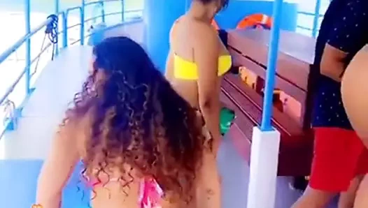 Guadeloupe Karayip kadınları. bana aşkı gösteriyor