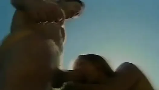 Harika esmer hatun havuz başında yarağa biniyor