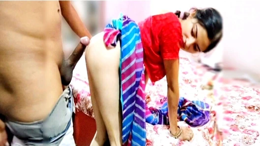 Ateşli seksi Hintli üvey kız kardeş ve üvey erkek kardeş chudai desi Hintli yenge ne bade lambi lund se chut mast chudai karwai hintçe