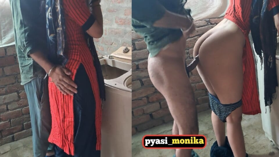 Büyük, sıkı götlü büyüleyici Hintli hizmetçi patronu tarafından sikiliyor.