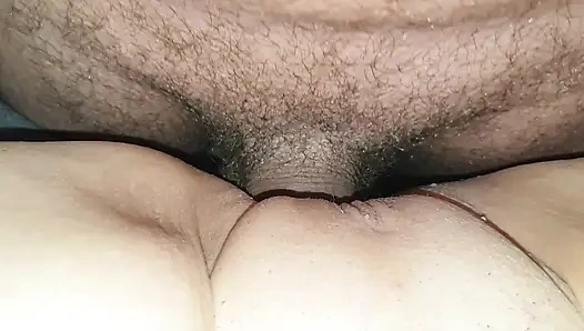 Arkadaşımın azgın yarağı amcığıma kadar gidiyor. Çok iyi sikişebilir. 2 /3