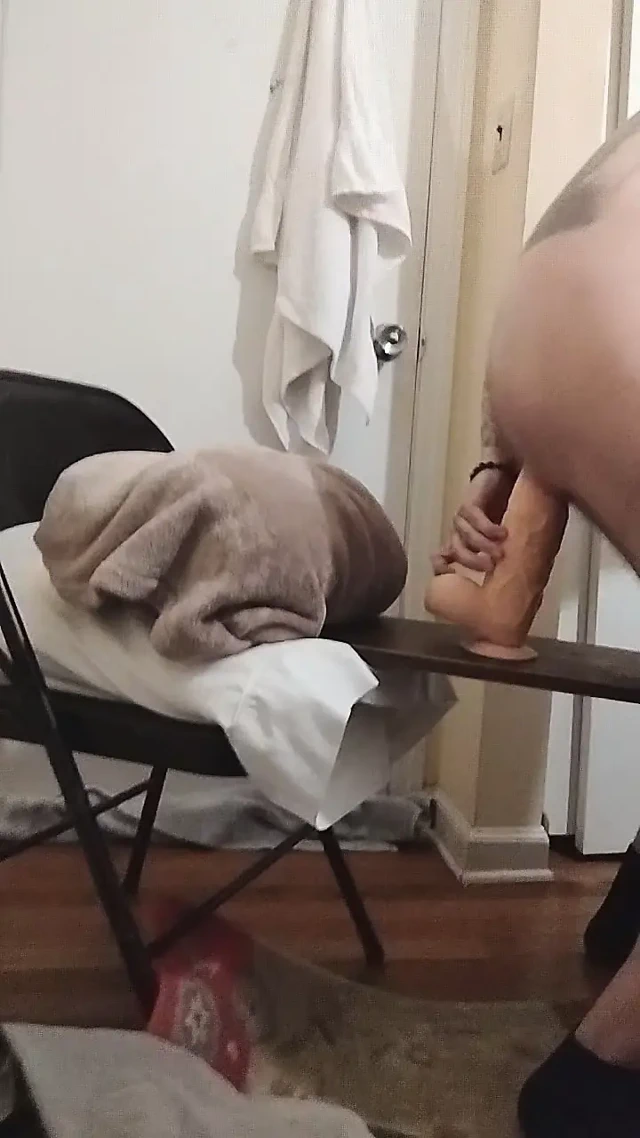 Büyük dilfoya biniyor