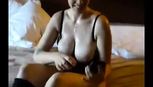 Busty Slutty eş grup seks partisi