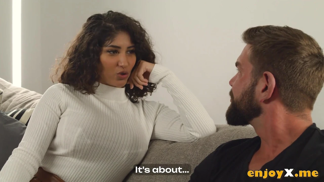 वह विशाल खरबूजों और लालची रवैये वाली साँवली है, रफ हुक-अप और वीर्य निकालना पसंद करती है - zenith venus