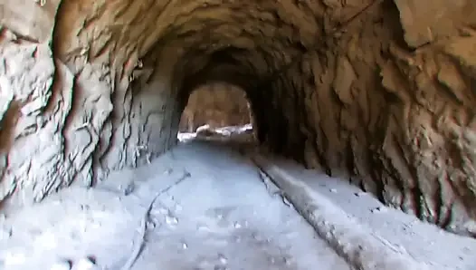 Pembe saçlı genç kız anal sikişiyor büyük yarak emiyor amını parmaklıyor