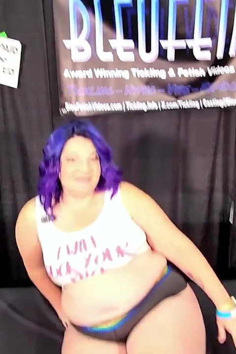 Büyük kız gerçeklik gıdıklıyor! Veletler! 2 ton iri güzel kadın gıdıklıyor! Keres ve Effie Exxxotica'da 4 gıdıklayıcı tarafından gıdıklıyor