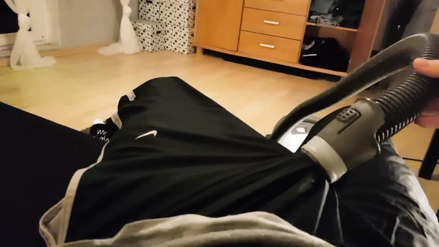 Nike naylon pantolonların vakumlanması