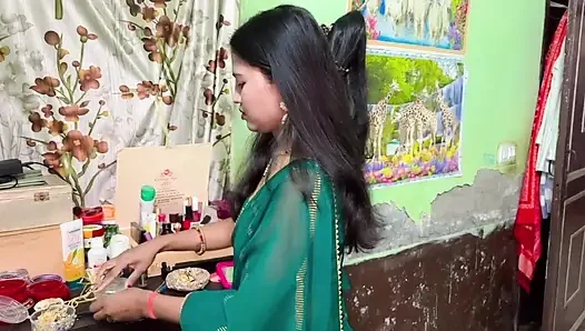 Hintli desi iki arkadaş bir erkekle sert sikişiyor