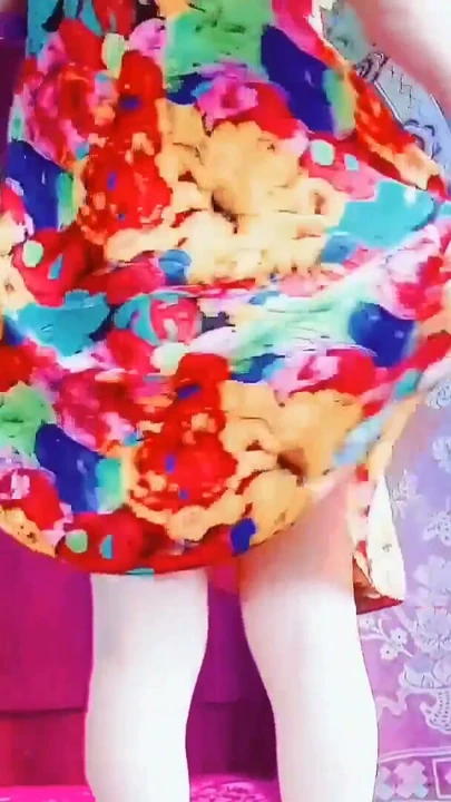 +18 youtube modeli travesti seksi köylü ev hanımı elbisesi uzun çoraplı beyaz iri güzel kadın | Klip 1