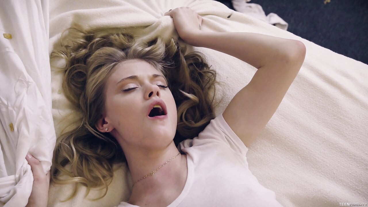Southern Peach Hannah Hays yarak alıyor