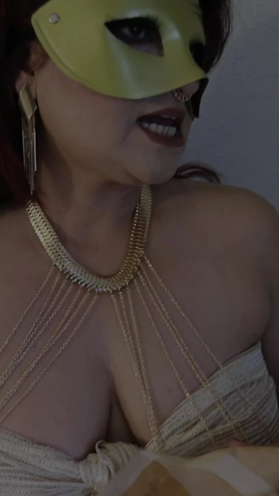Büyük memeli Müslüman orta yaşlı seksi kadın