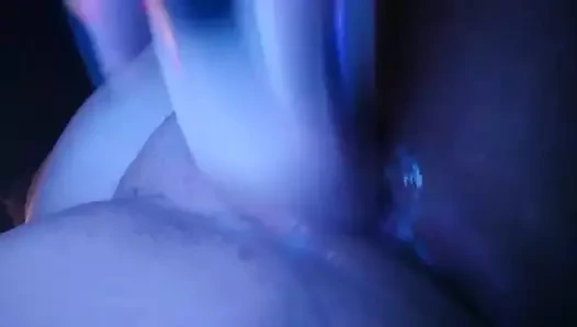 Eş oyuncak üzerinde ona yapay penis