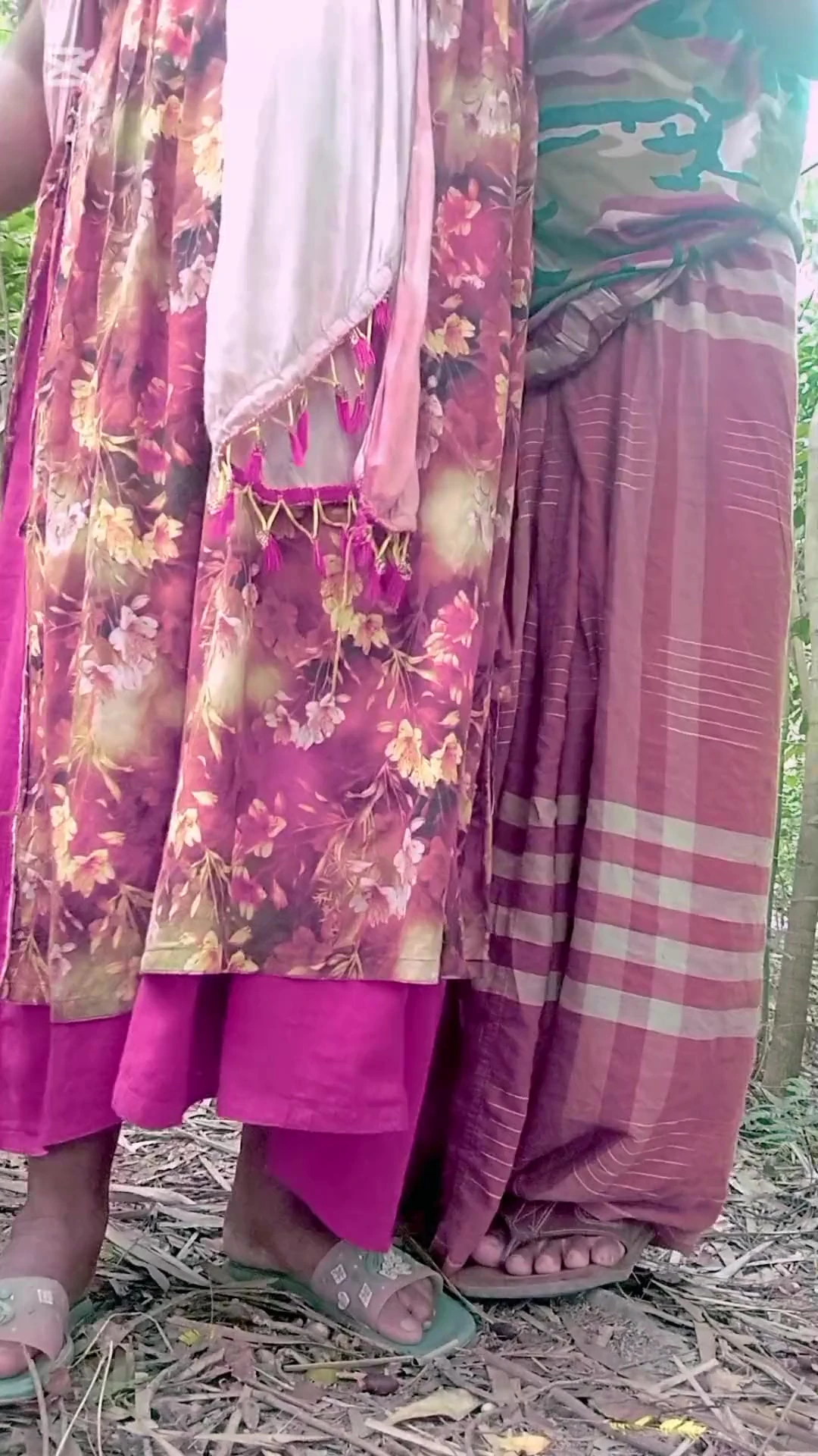 Muslim boy fucked beautiful hindu housewife in the jangle.