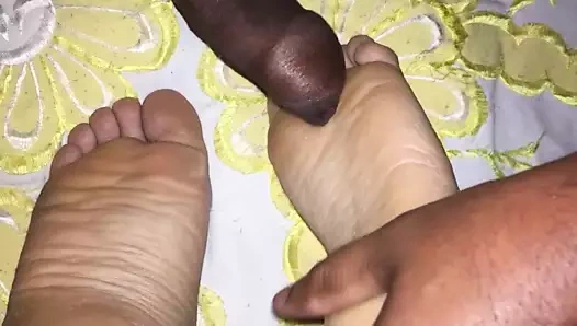 footjob benim arkadaşım