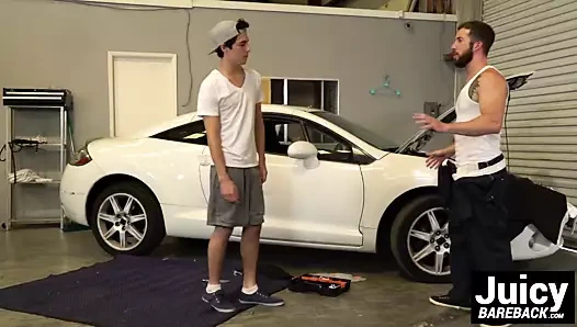 Dik dövmeli adam barebacking sert at twinks seksi sıkı göt