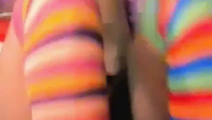 Sevimli sürtük yapay penisle sikişiyor