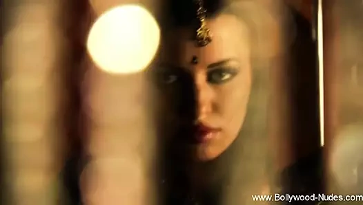 Göbek dansı yapan esmer hatun rocks