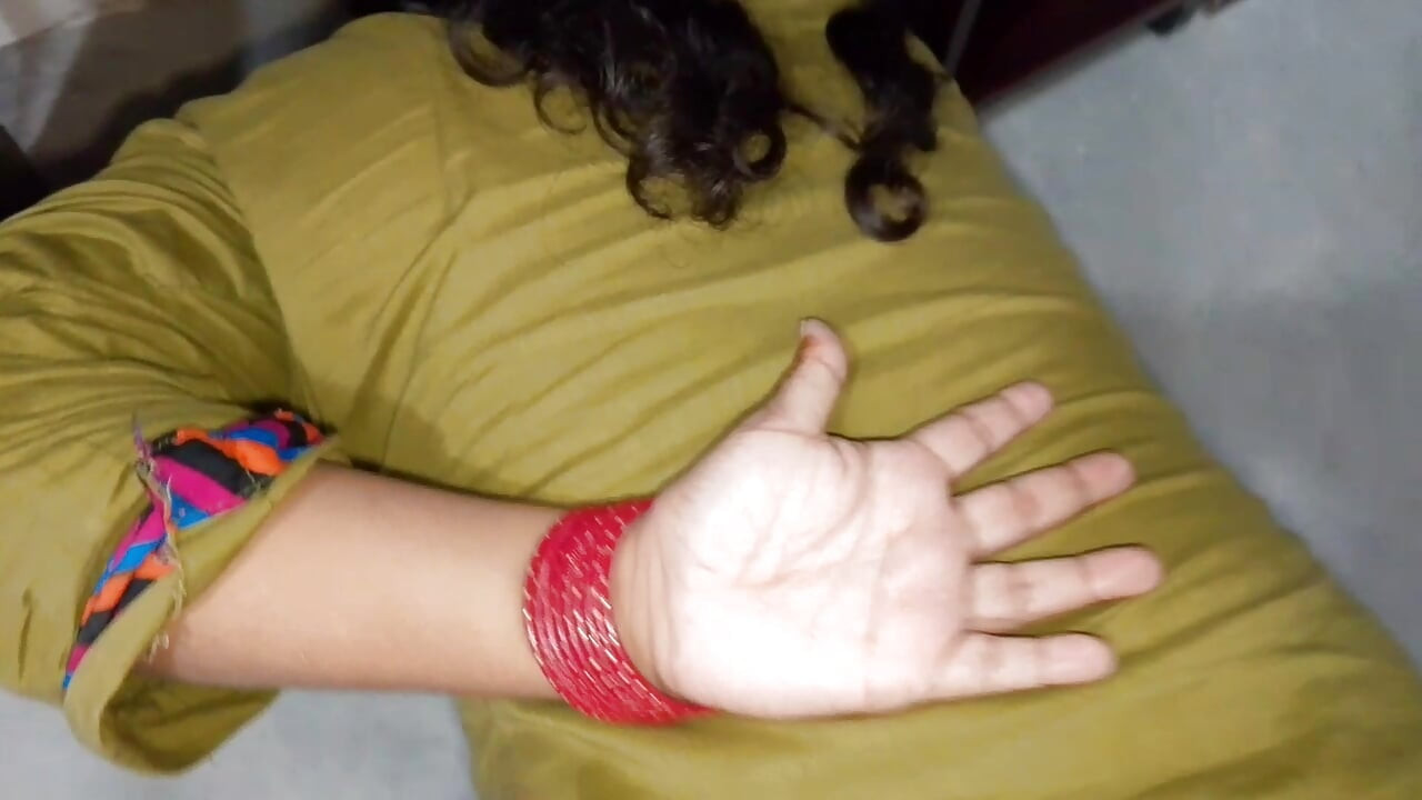Karta huay üvey anne ki moti gand ghodi bana kar kr chodi ile net Hintçe ses.