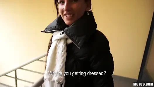 Halka açık pikaplar - küçük memeli megan promisita yarakları ve parayı seviyor
