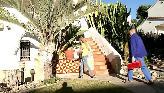 Sürtük için büyük göt ve büyük İspanyol dövmesi