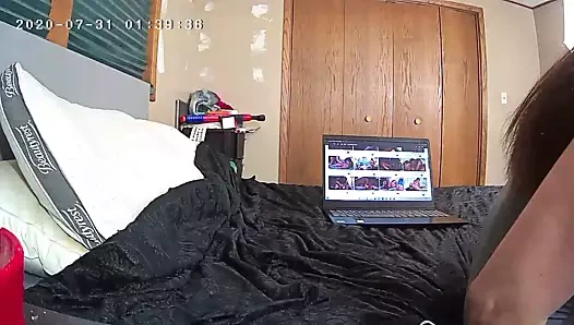 Genç sürtük sert lezbiyen pornosu için mastürbasyon yapıyor