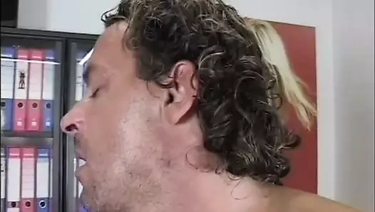 Kim diyor kadın..(sahne 01)