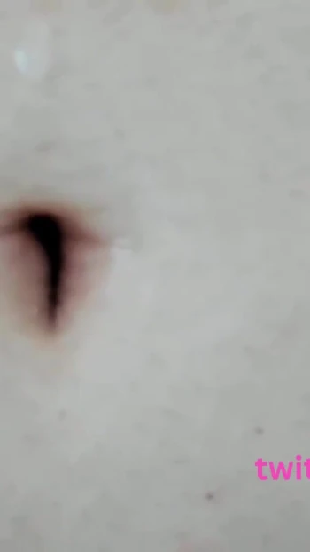 Незабываемый момент из "ФЕТИШ КНОПКИ ЖИВОТА - ПЛЕВАНИЕ КНОПКОЙ ЖИВОТА - ТРАХ ПАЛЬЦАМИ НА КНОПКЕ - ПОРНО ТУРЕЦКОЙ МИЛФЫ - БОЛЬШИЕ СИСЬКИ- "